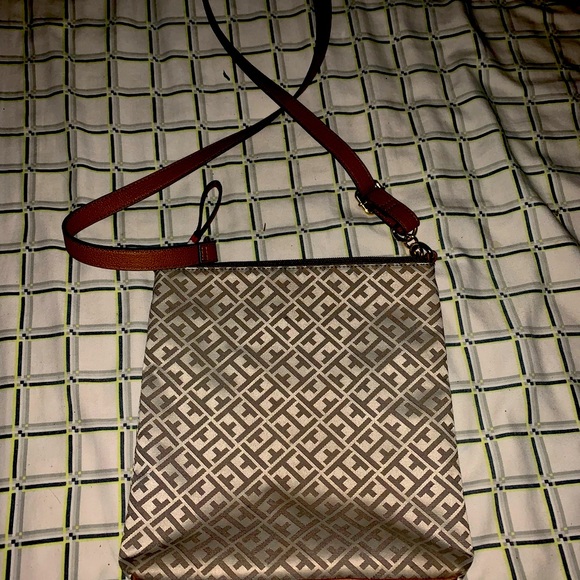 Tommy Hilfiger women’s crossbody purse - Picture 5 of 5